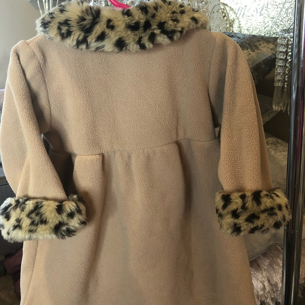 🐆Tan Leopard Coat🐆 - Picture 3 of 4